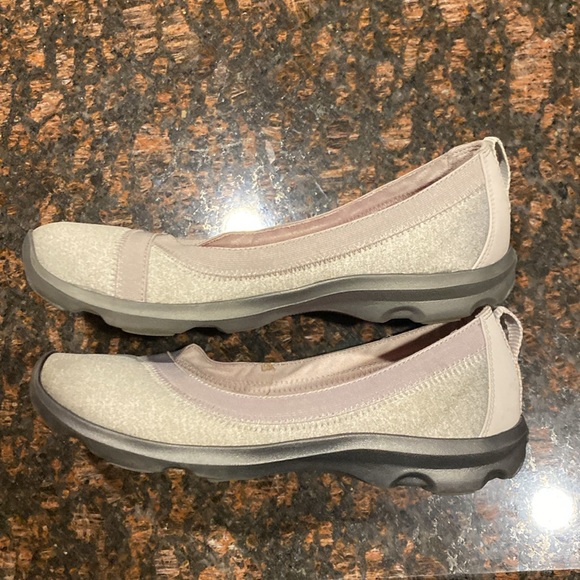 Crocs slip ons gray and pink women’s size 9 - Picture 3 of 5
